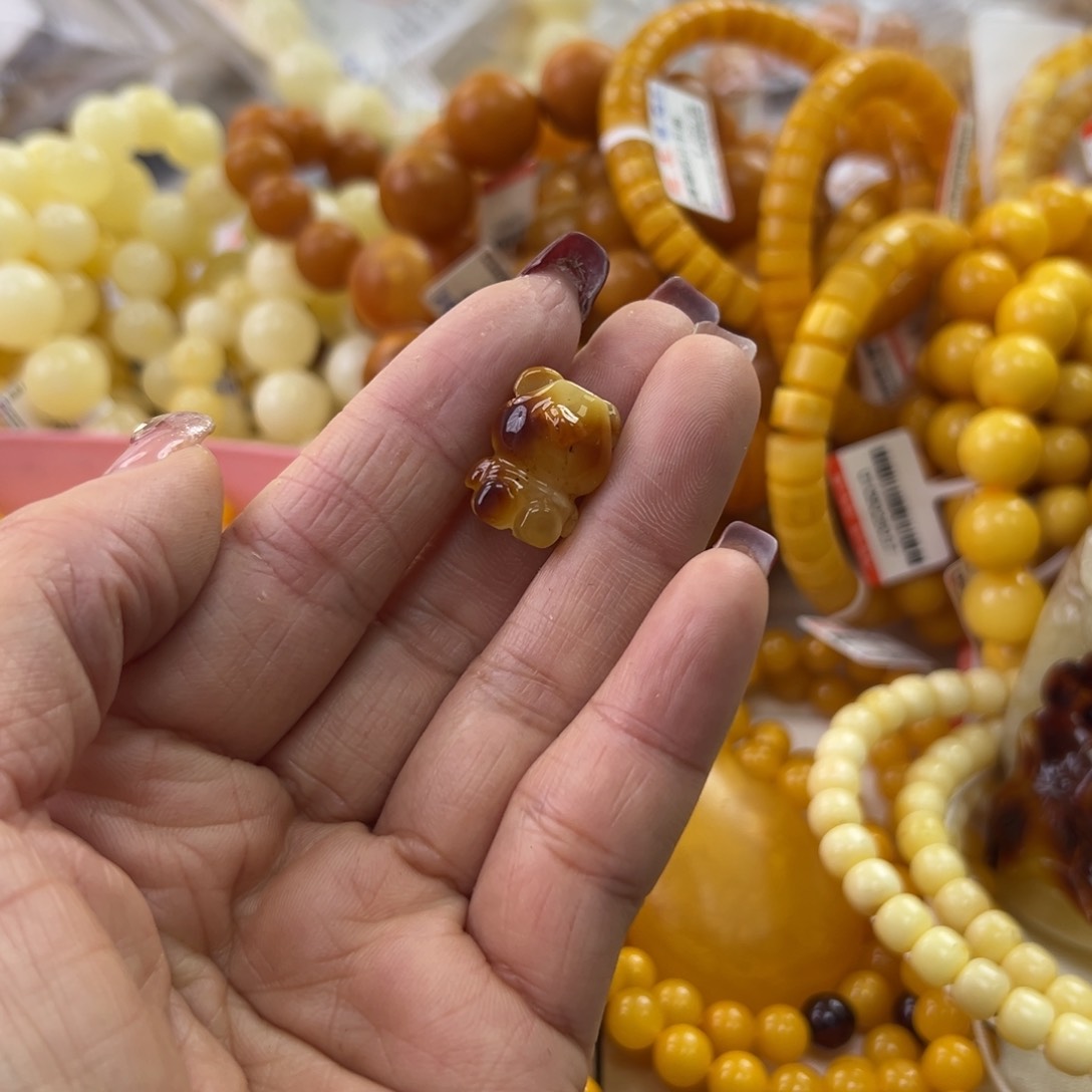 琥珀珠宝奇石未镶嵌