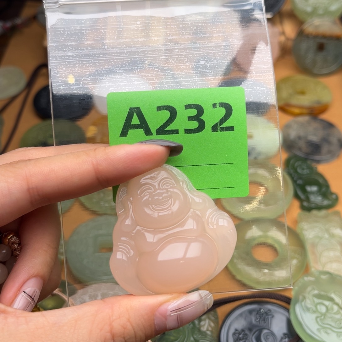 W***糖蛇纹石玉未镶嵌颈饰