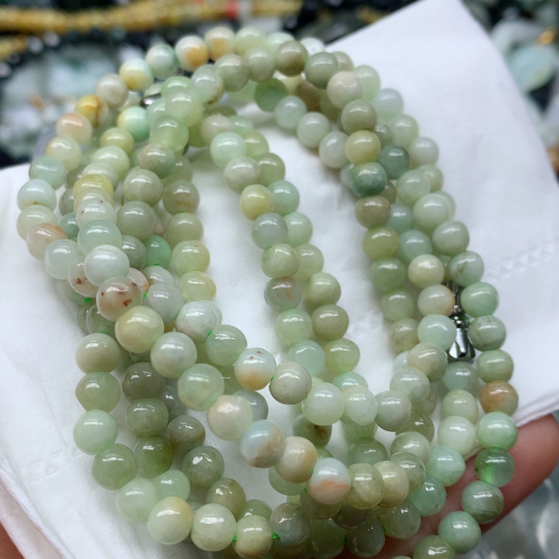 翡翠颈饰未镶嵌手串