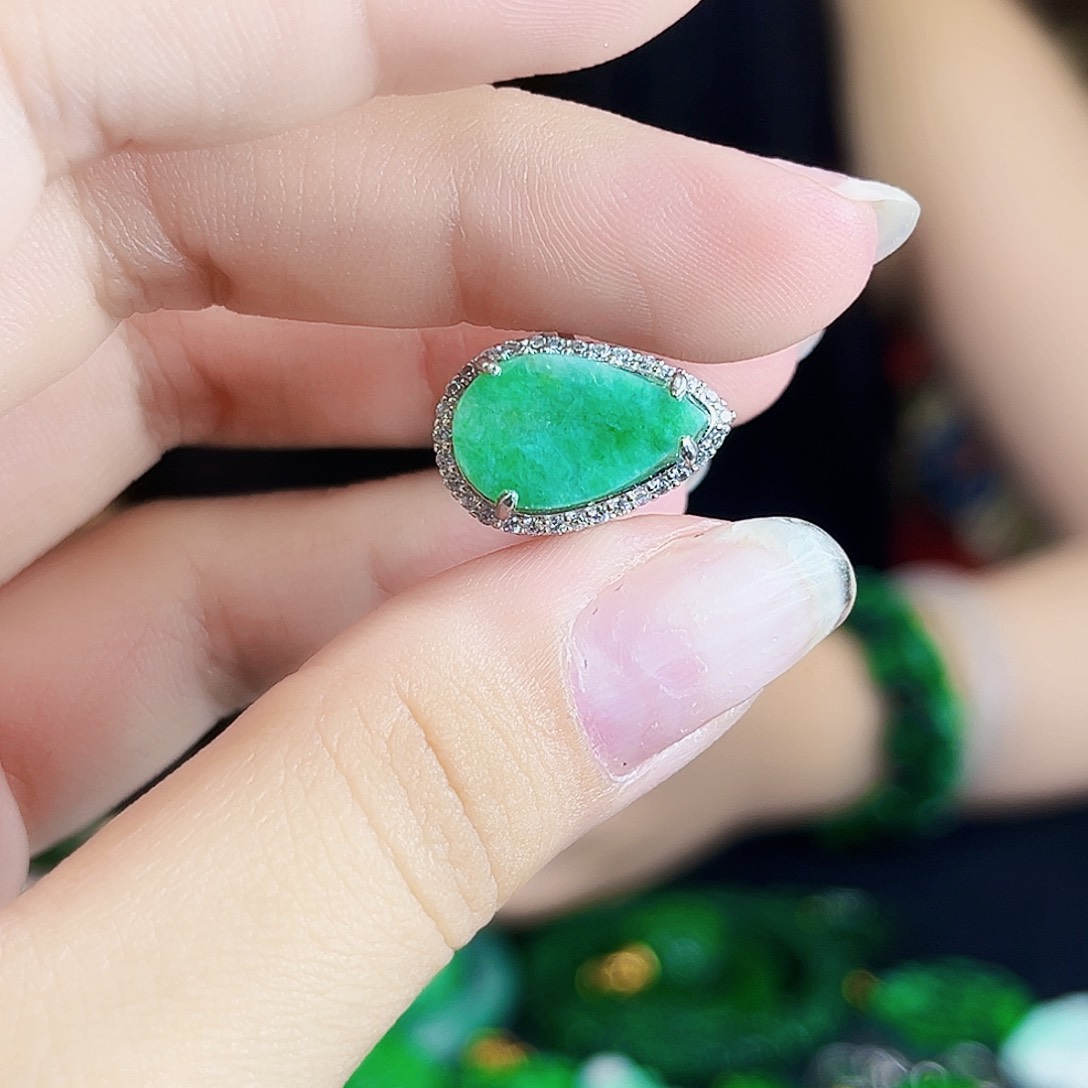 颈饰未镶嵌翡翠多样性