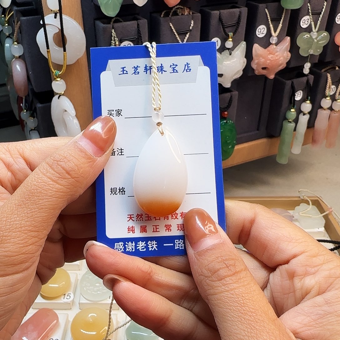 石英质玉未镶嵌颈饰