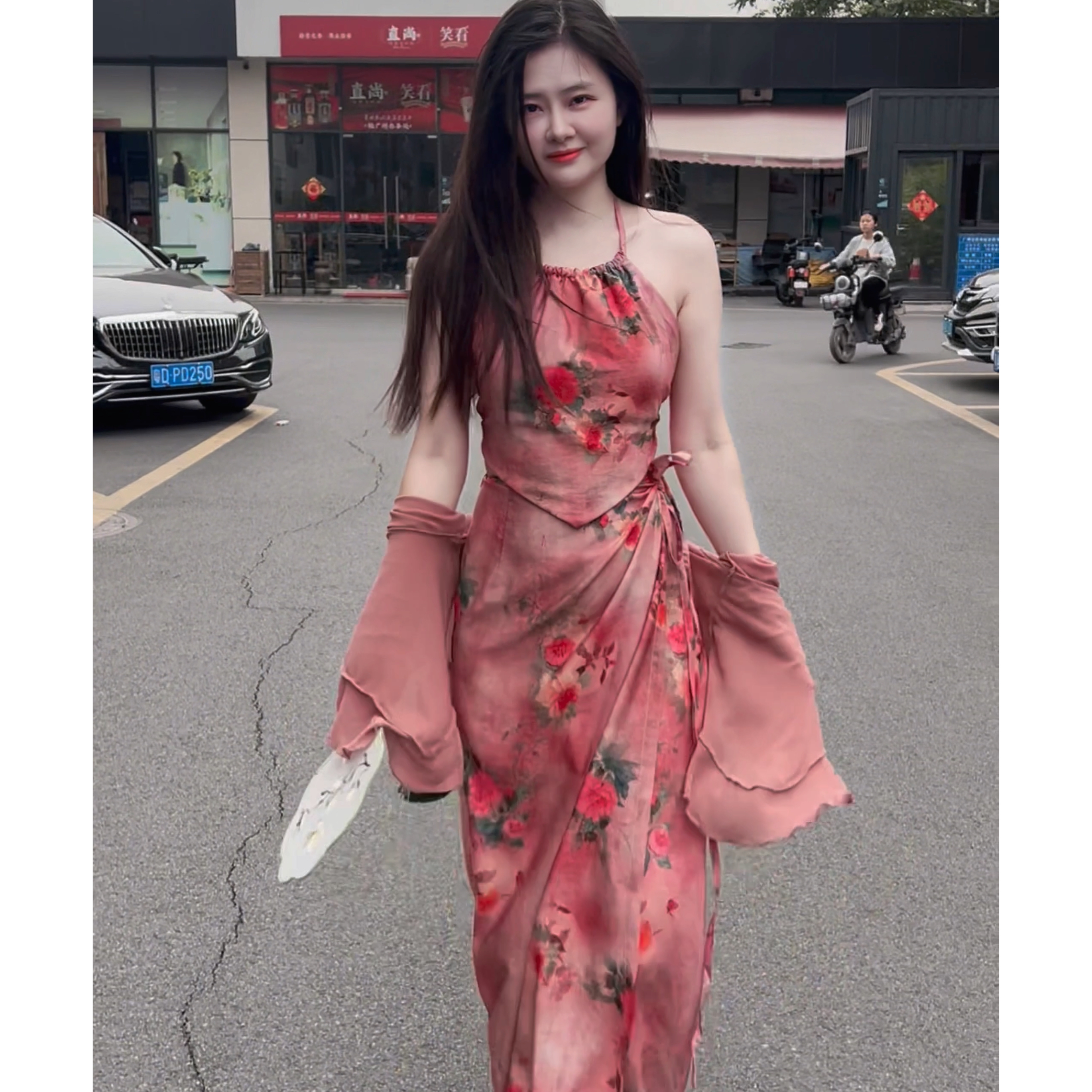 灰小猫 春夏复古【云间诗】印花带胸垫挂脖肚兜上衣+一片半身裙套装