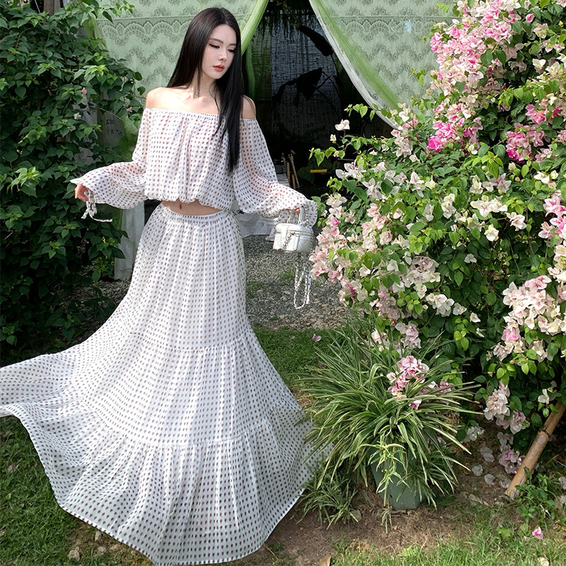海边度假穿搭整套裙女夏波点一字肩长袖露腰沙滩长裙气质度假套装