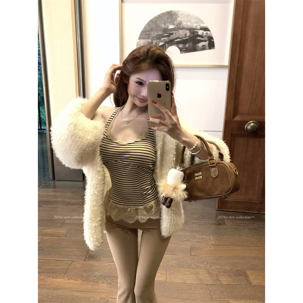 纯欲风蕾丝花边针织吊带背心女装冬季小众内搭带胸垫挂脖短款上衣