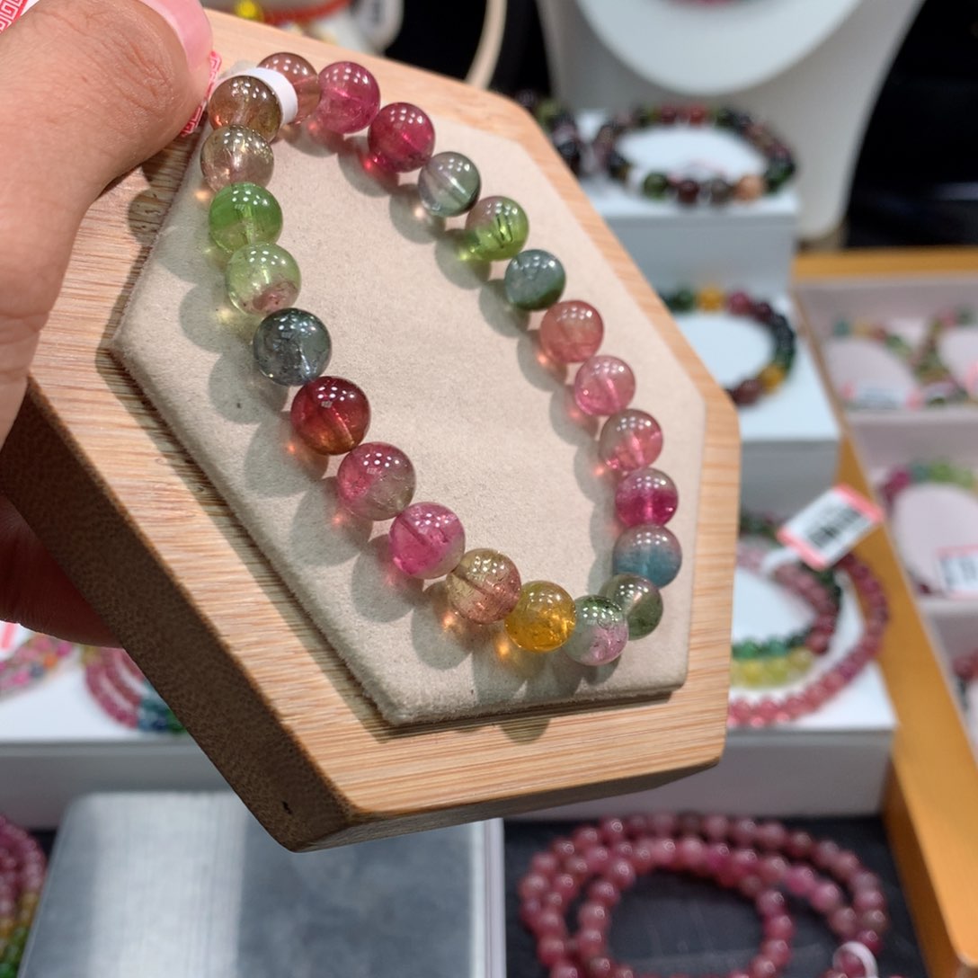 碧玺手链未镶嵌        8mm。    