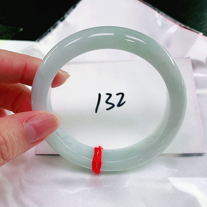 翡翠手镯未镶嵌翡翠手镯未镶嵌