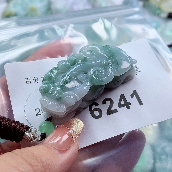 翡翠吊坠(不含链)足铂镶嵌