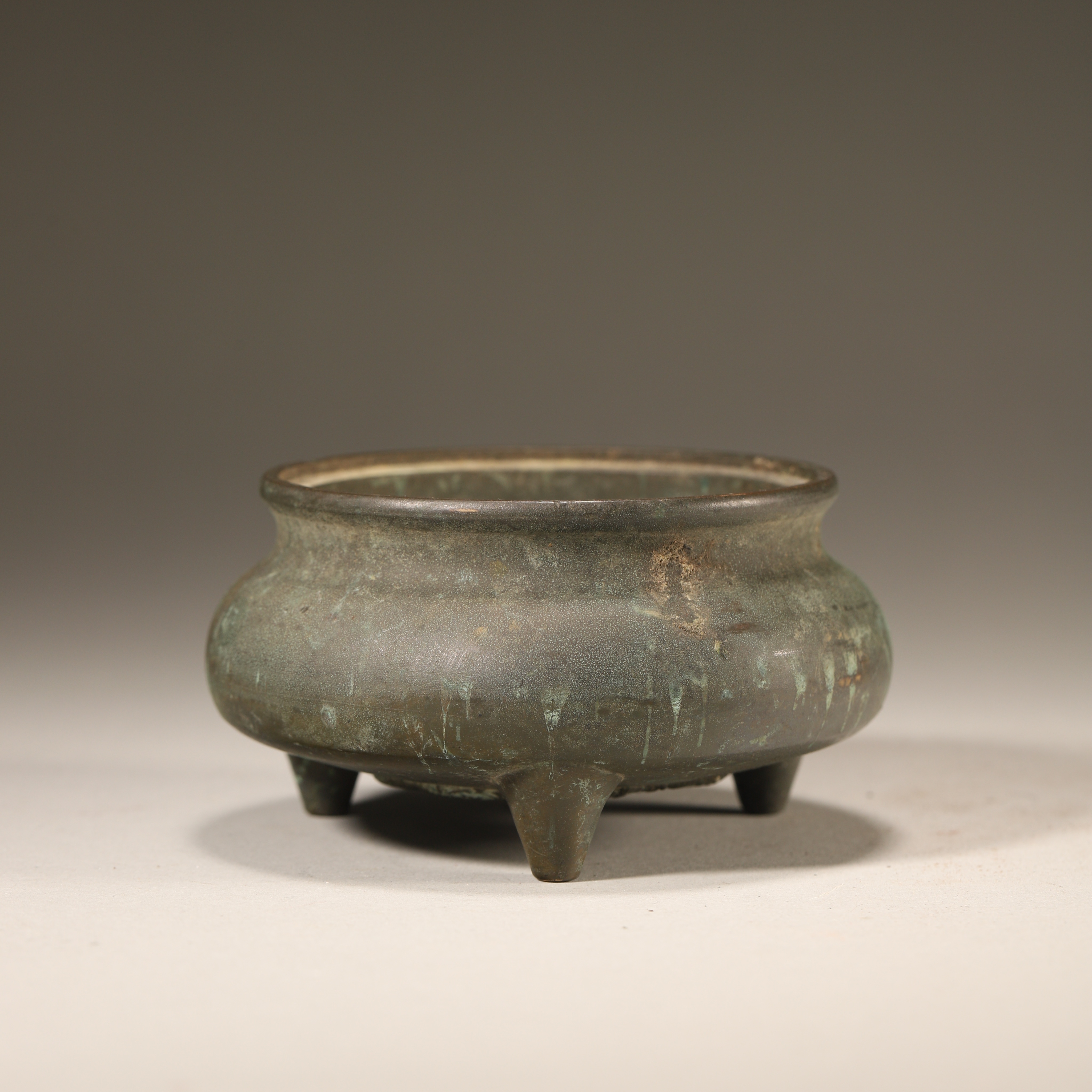 Lot15清代 大明宣德年制款铜炉