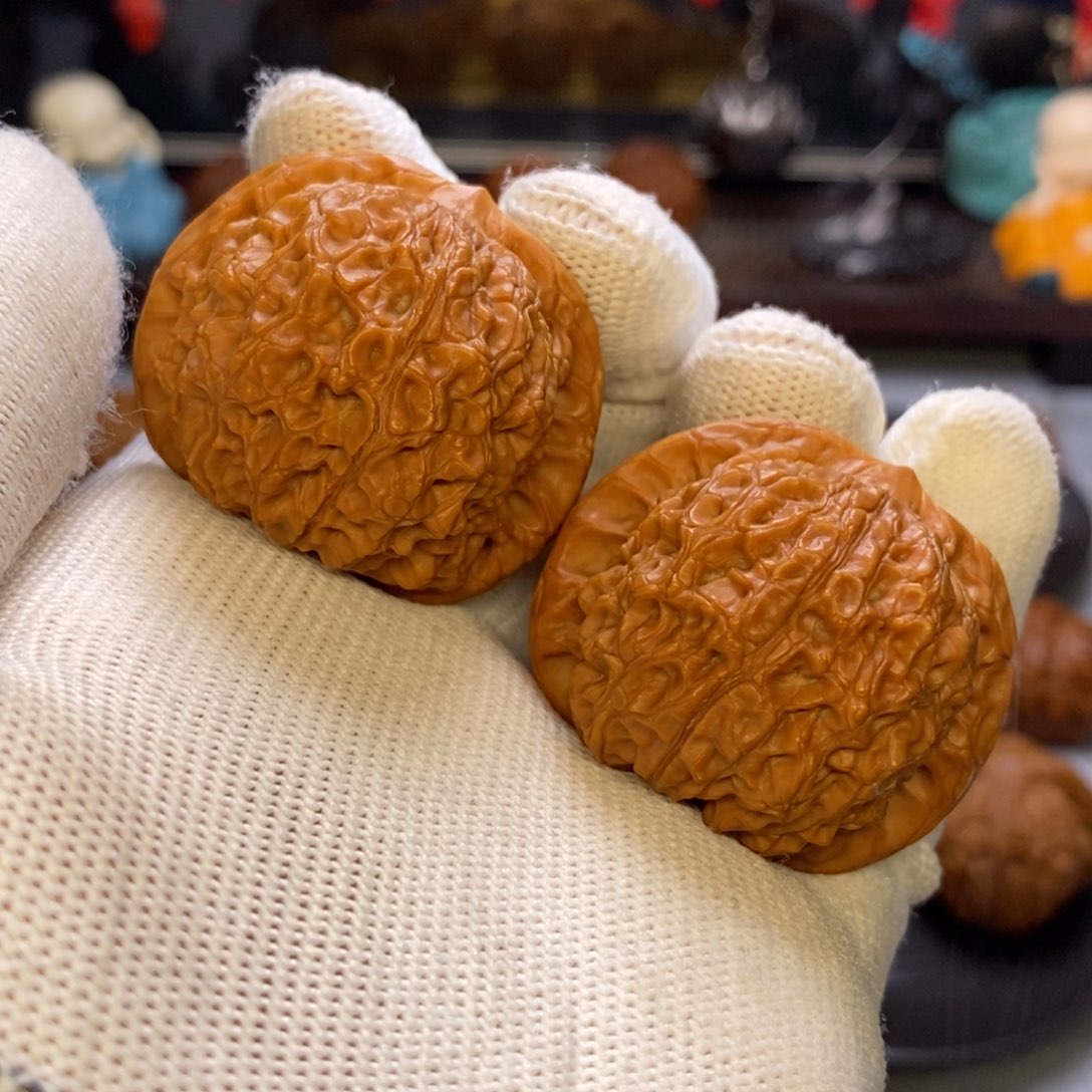 文玩核桃吊坠血麒麟40