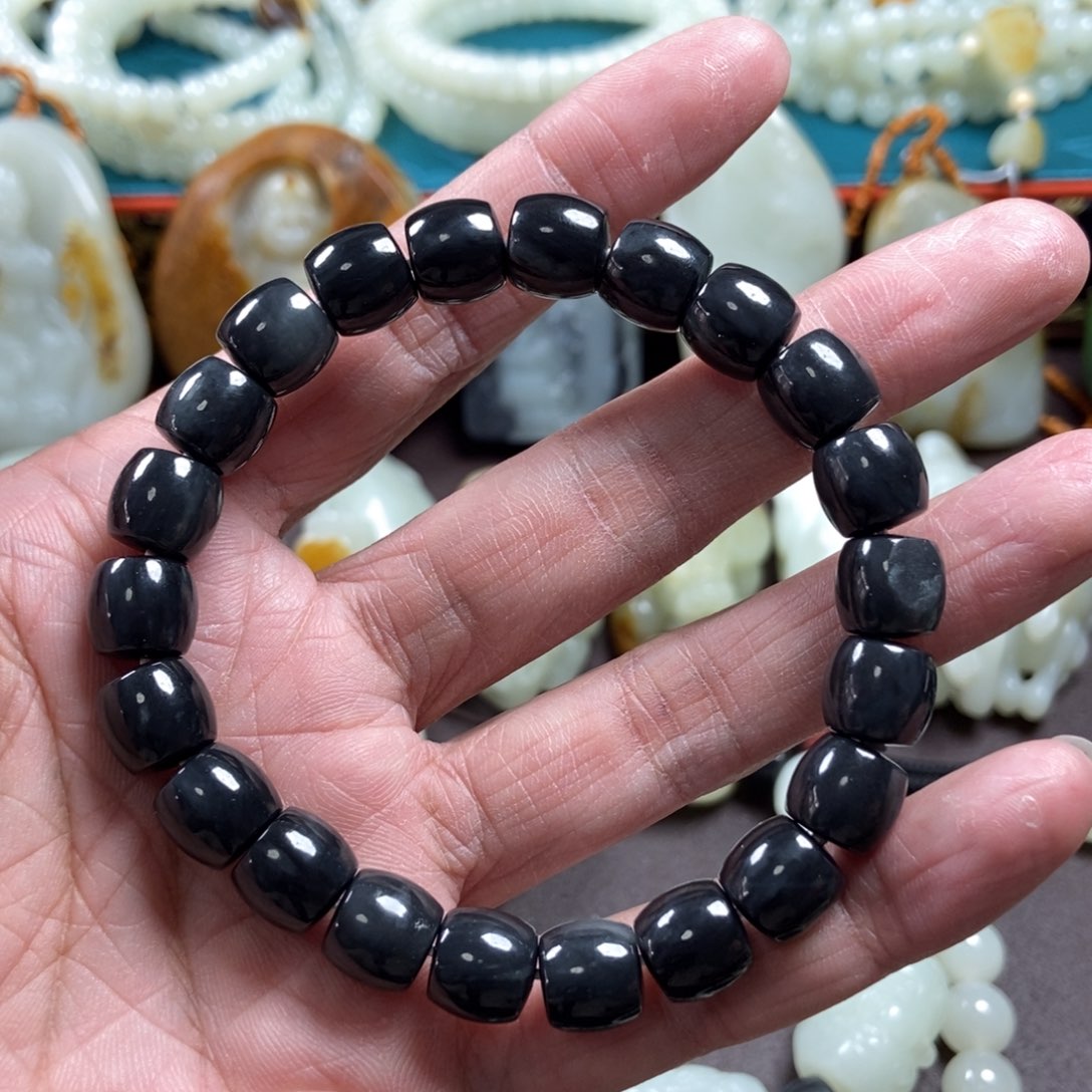 和田玉未镶嵌把件