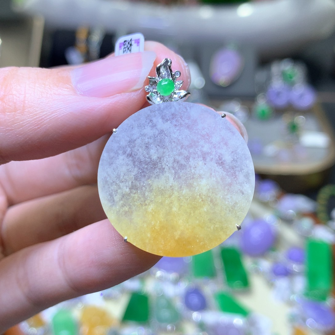 【闪购商品】翡翠颈饰18K金镶嵌翡翠吊坠项链