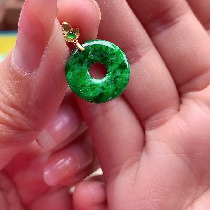 翡翠颈饰18K金镶嵌翡翠