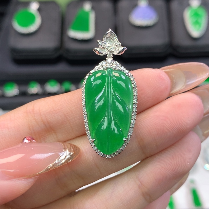 翡翠吊坠(不含链)18K金镶嵌