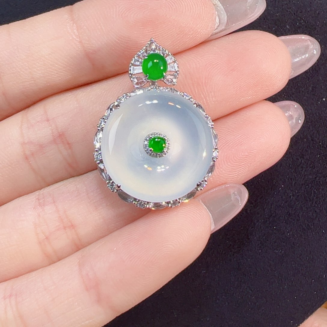 翡翠颈饰18K金镶嵌平安扣