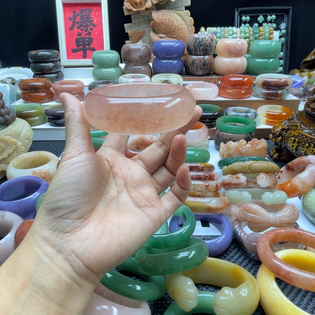 静****石英岩玉未镶嵌手镯