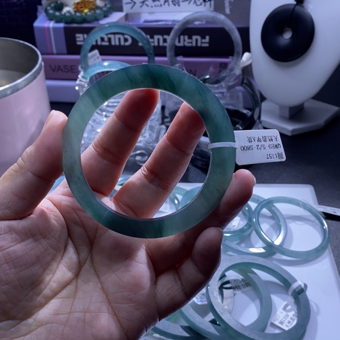 定制翡翠未镶嵌手镯冰蓝底半山水