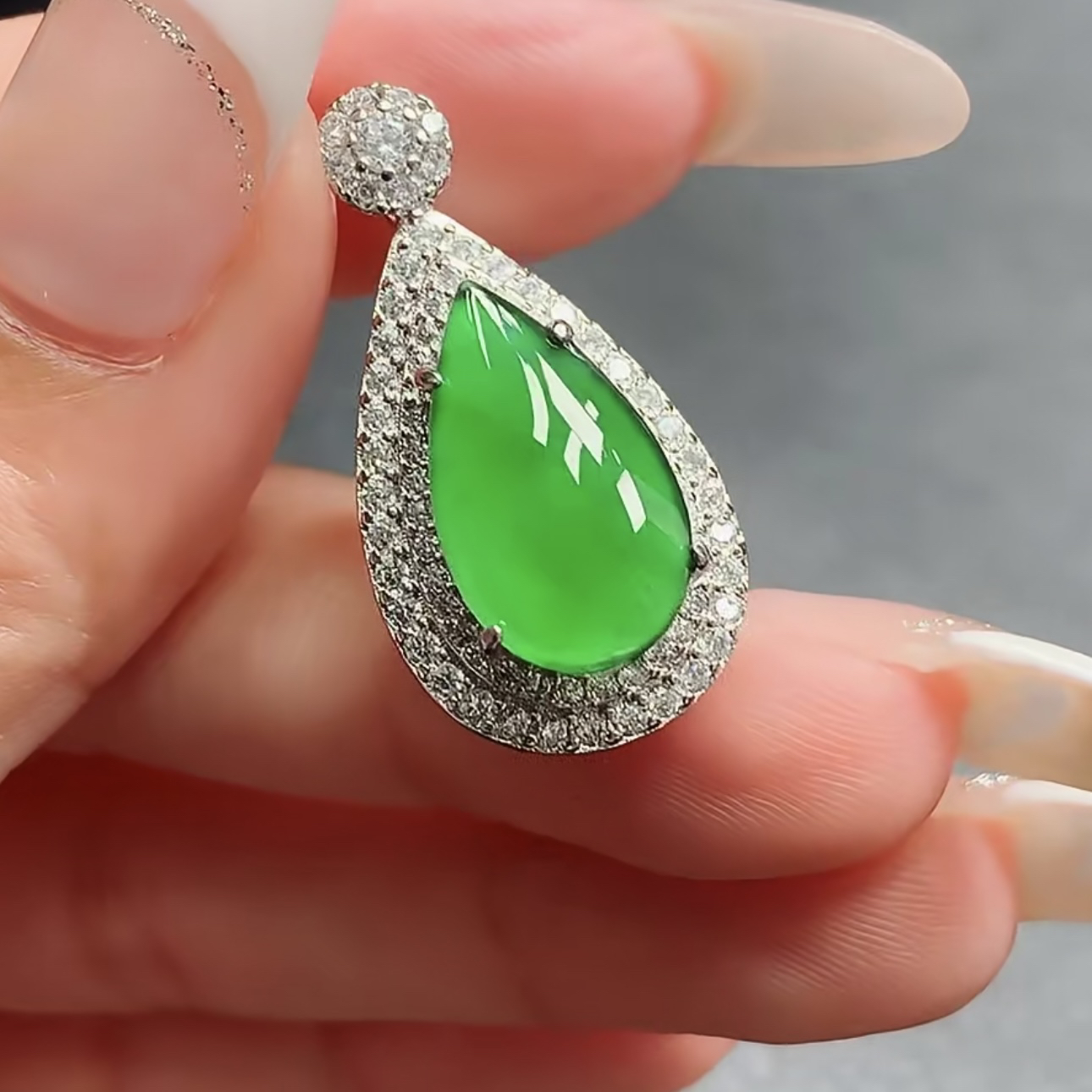 天然翡翠A货满绿水滴