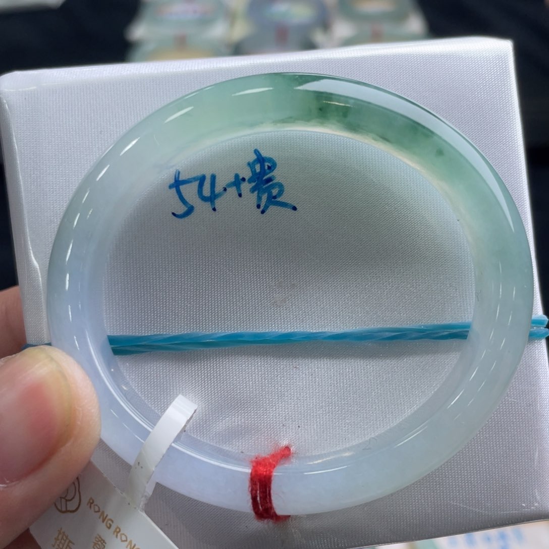 翡翠手镯未镶嵌翡翠手镯