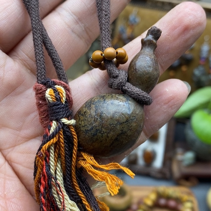 未镶嵌岫岩河磨玉（透闪石质玉）挂件