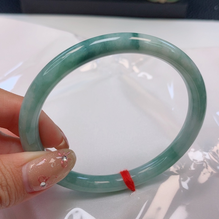 翡翠手镯（圆镯）未镶嵌