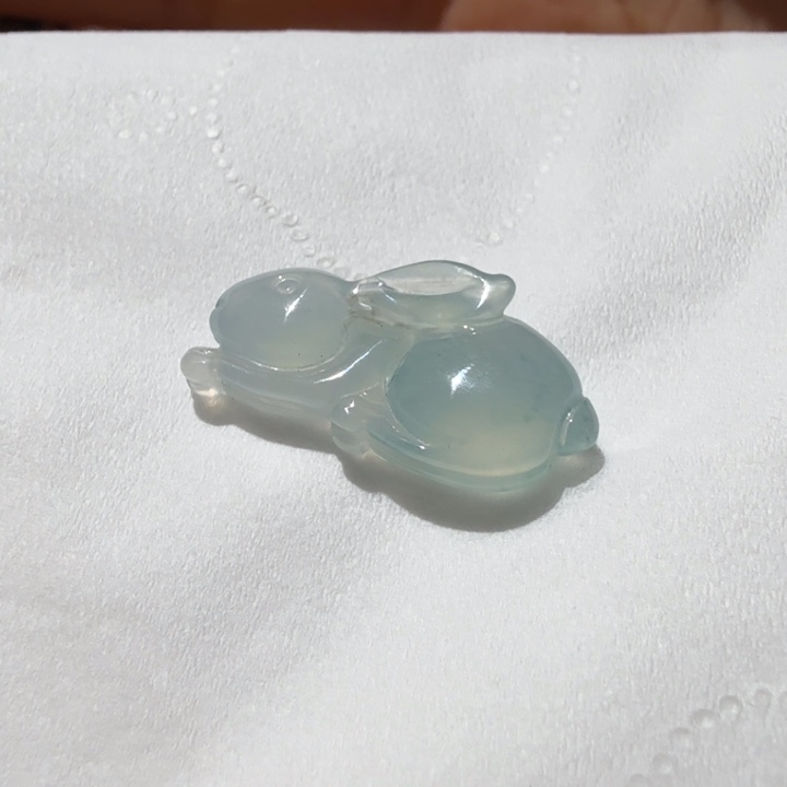 翡翠颈饰未镶嵌兔兔