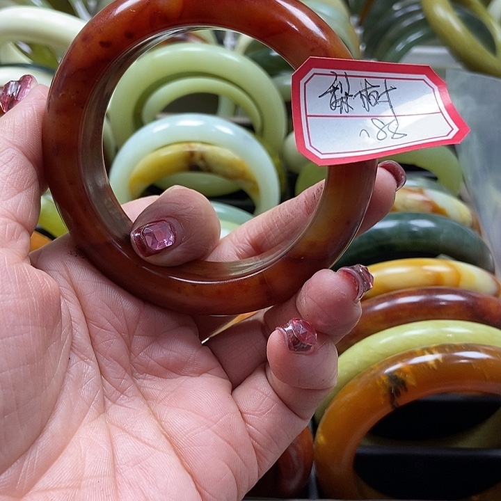 蛇纹石玉手镯未镶嵌梨*