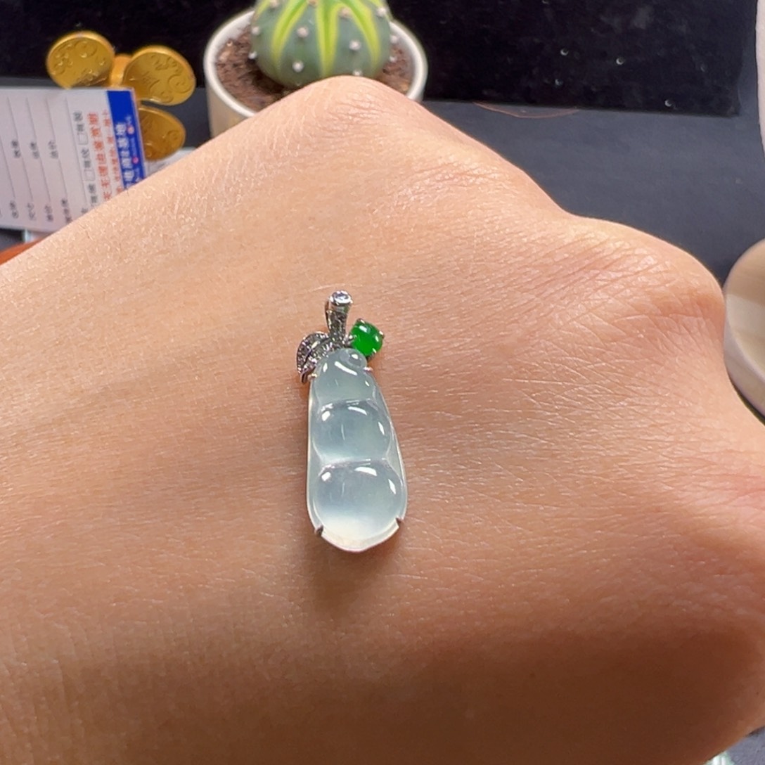 颈饰18K金镶嵌翡翠