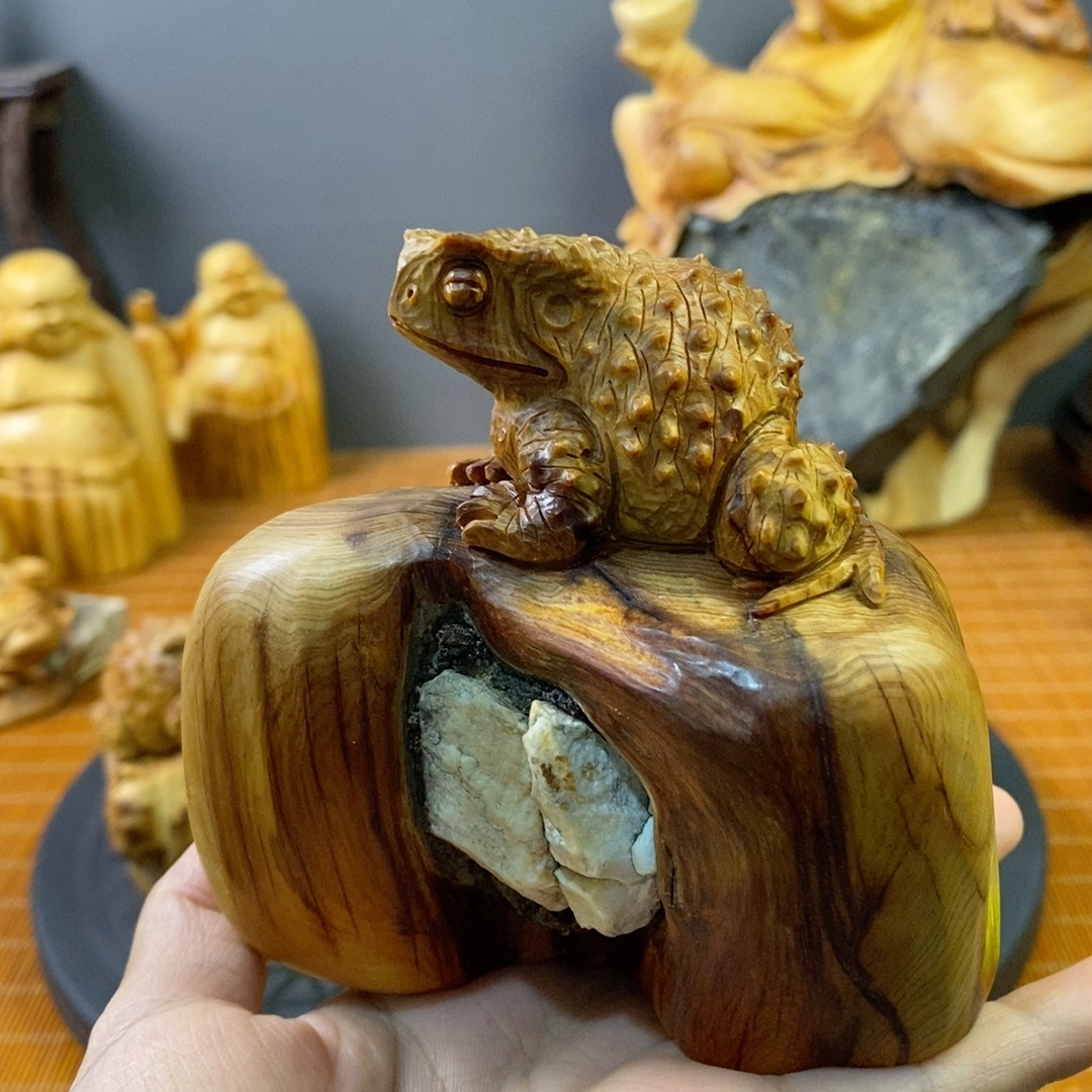 呱呱来财 天然抱石摆件