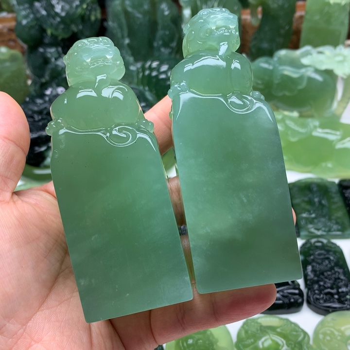 蛇纹石玉颈饰未镶嵌摘***星