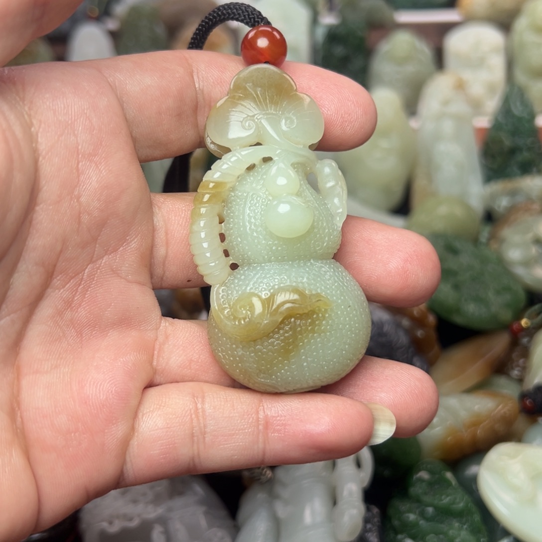 和田玉未镶嵌把件