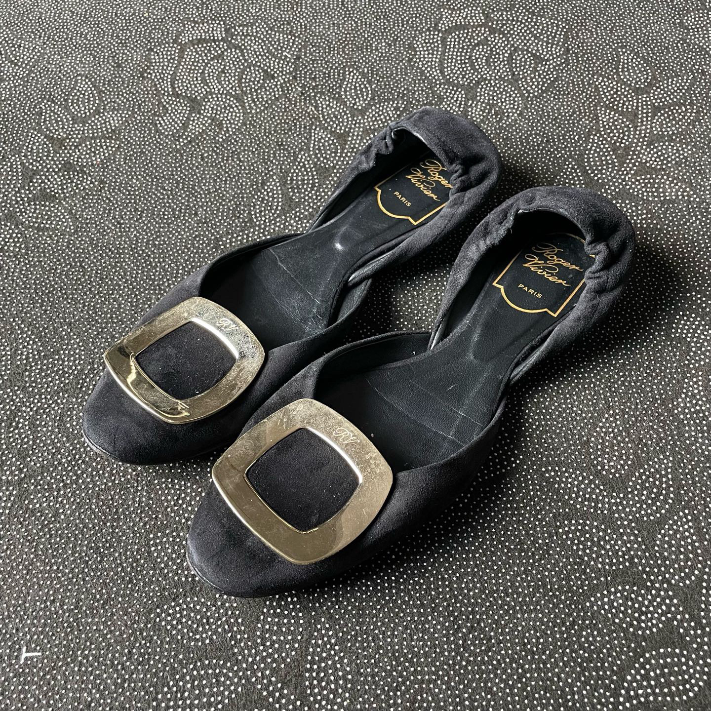 90新 Roger Vivier/罗杰·维威耶 方扣黑色平底鞋/36.5码/无盒