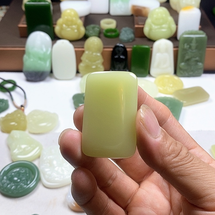 和田玉（糖玉）未镶嵌珠宝奇石