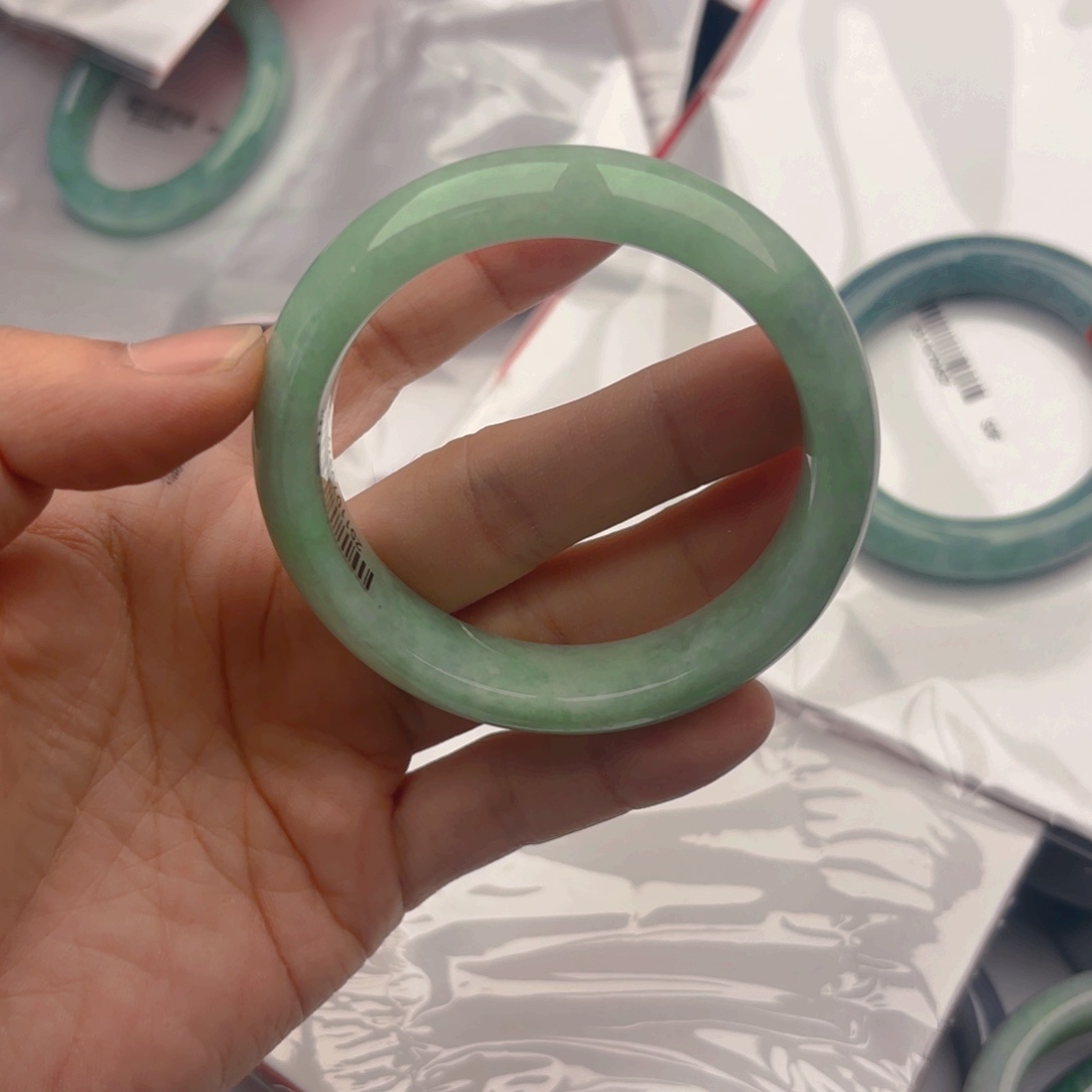 翡翠未镶嵌手镯5758x6. 131