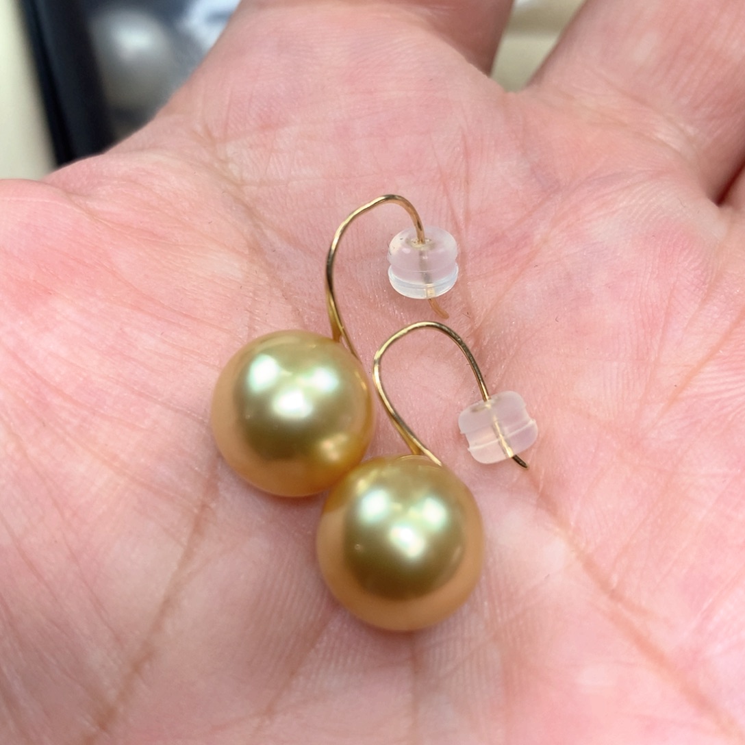 18K金镶嵌海水珍珠耳饰