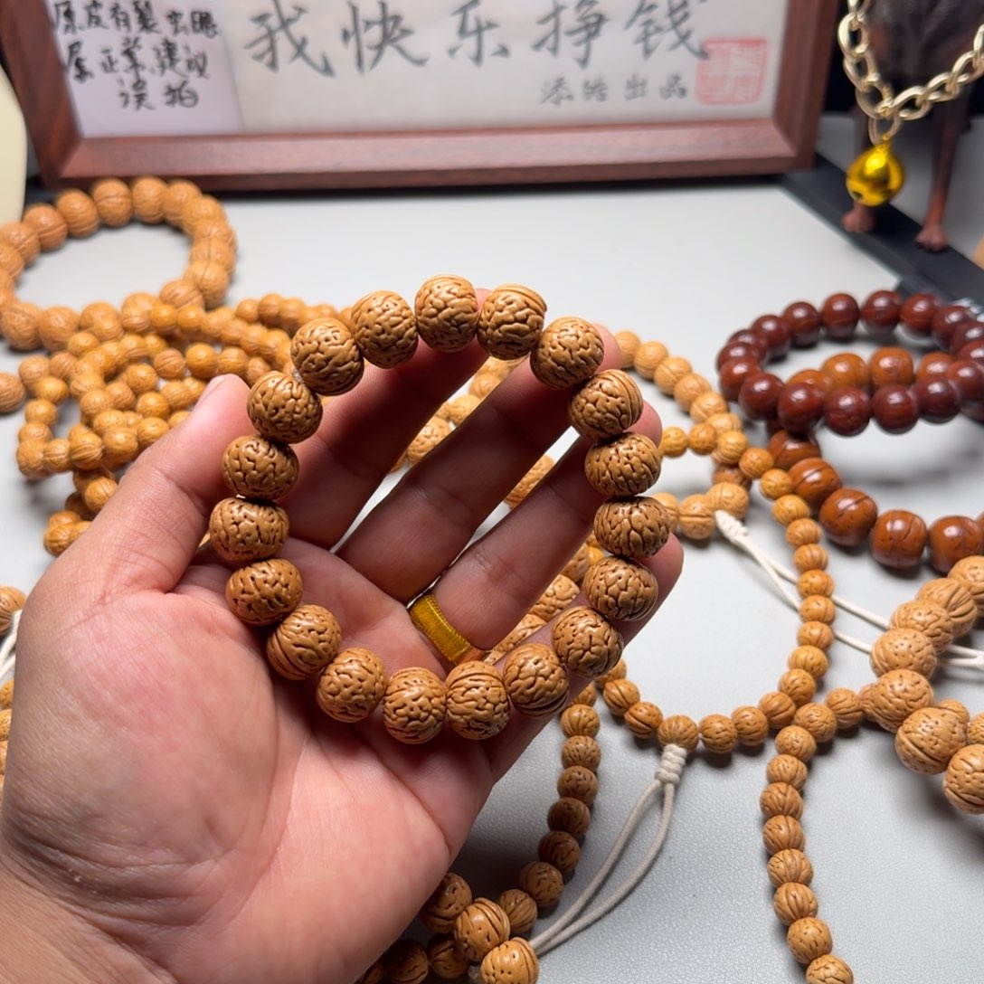 珍****手串桃核老树金丹