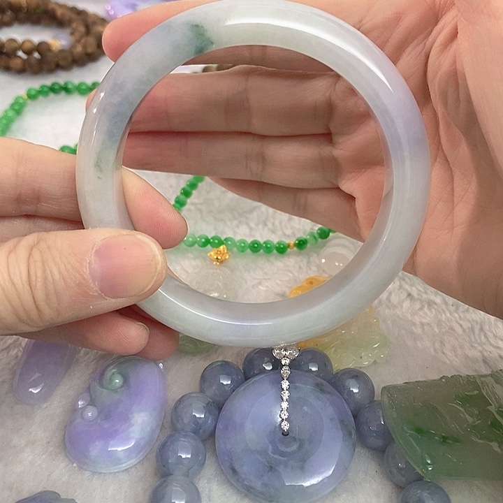 翡翠未镶嵌手镯牛奶底飘花带紫手镯57.8