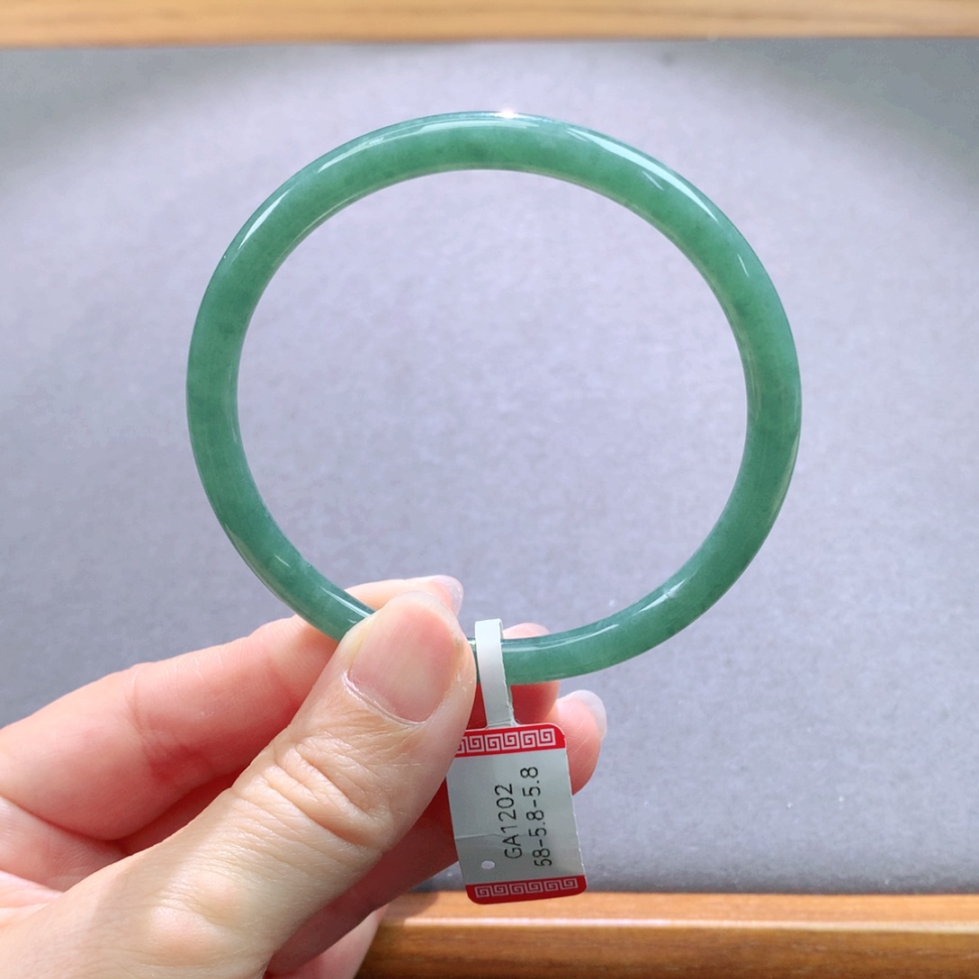 翡翠手镯未镶嵌天然翡翠手镯