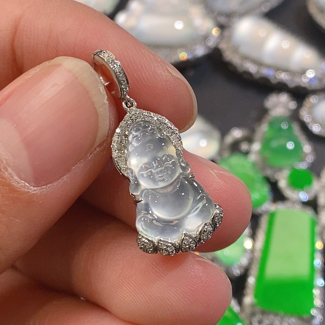 翡翠颈饰18K金镶嵌百搭扣