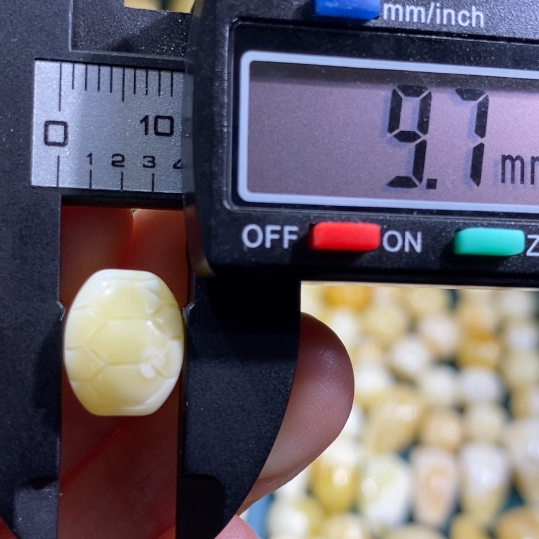 未镶嵌蜜蜡裸石微瑕