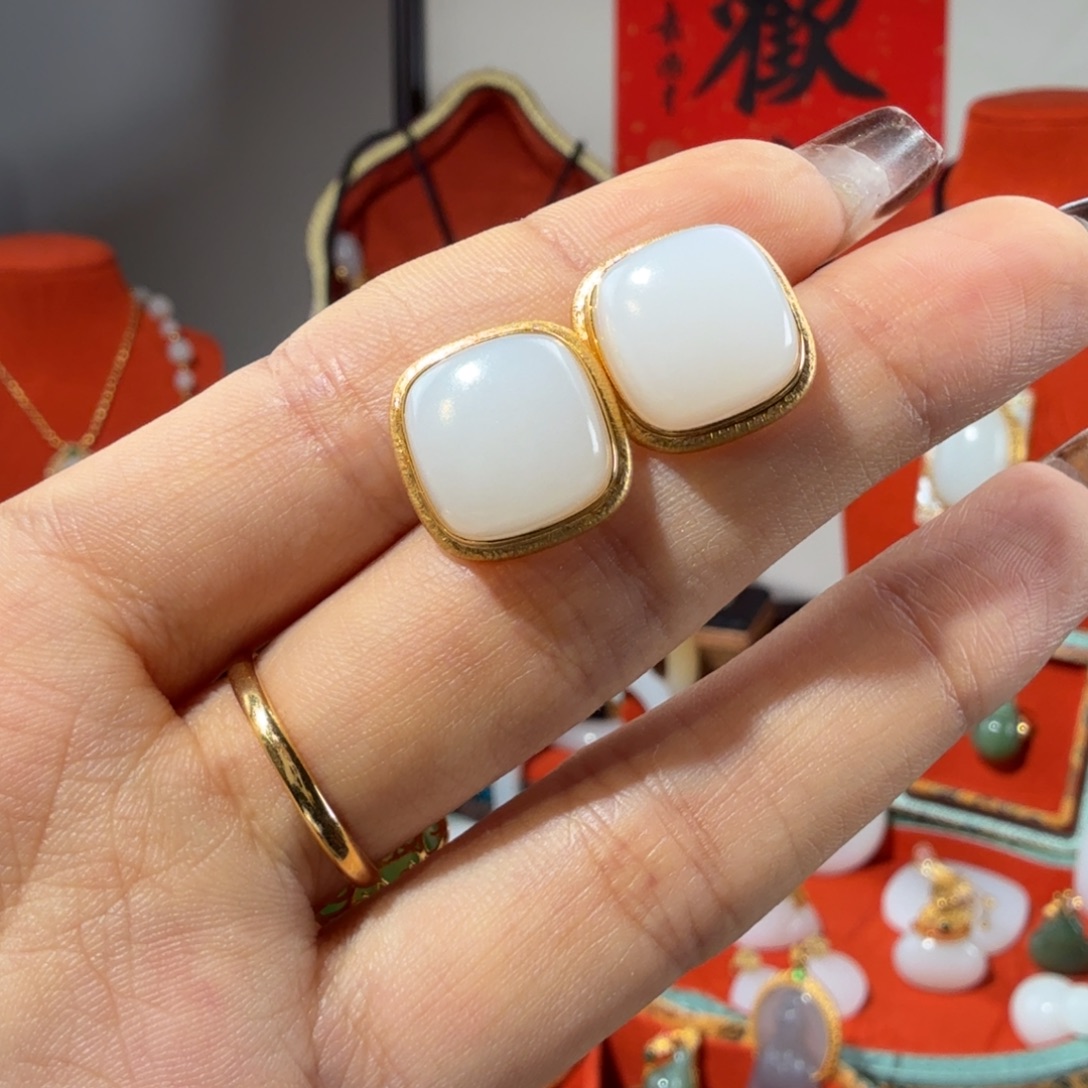 和田玉18K金镶嵌颈饰