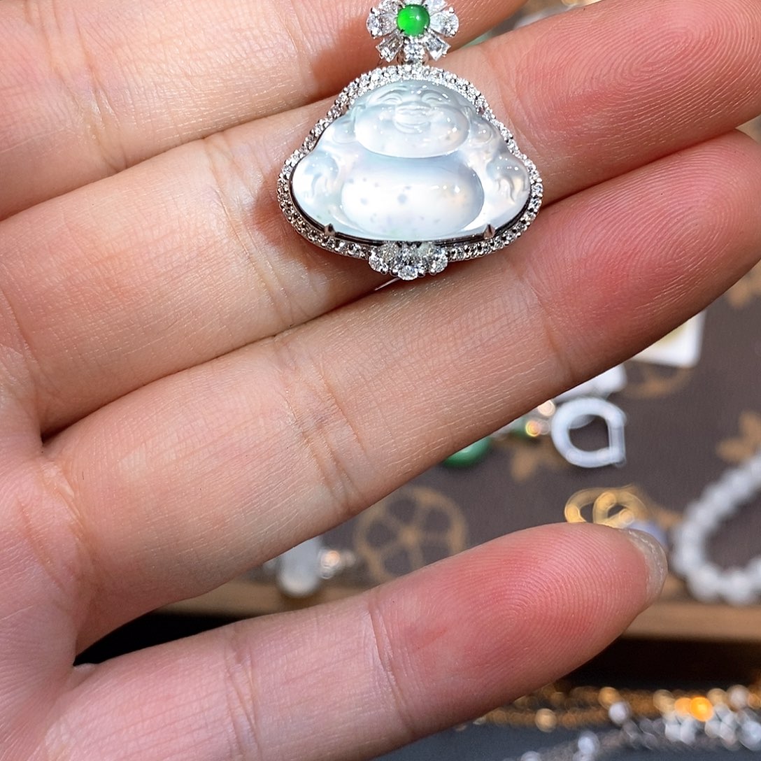 翡翠18K金镶嵌颈饰佛