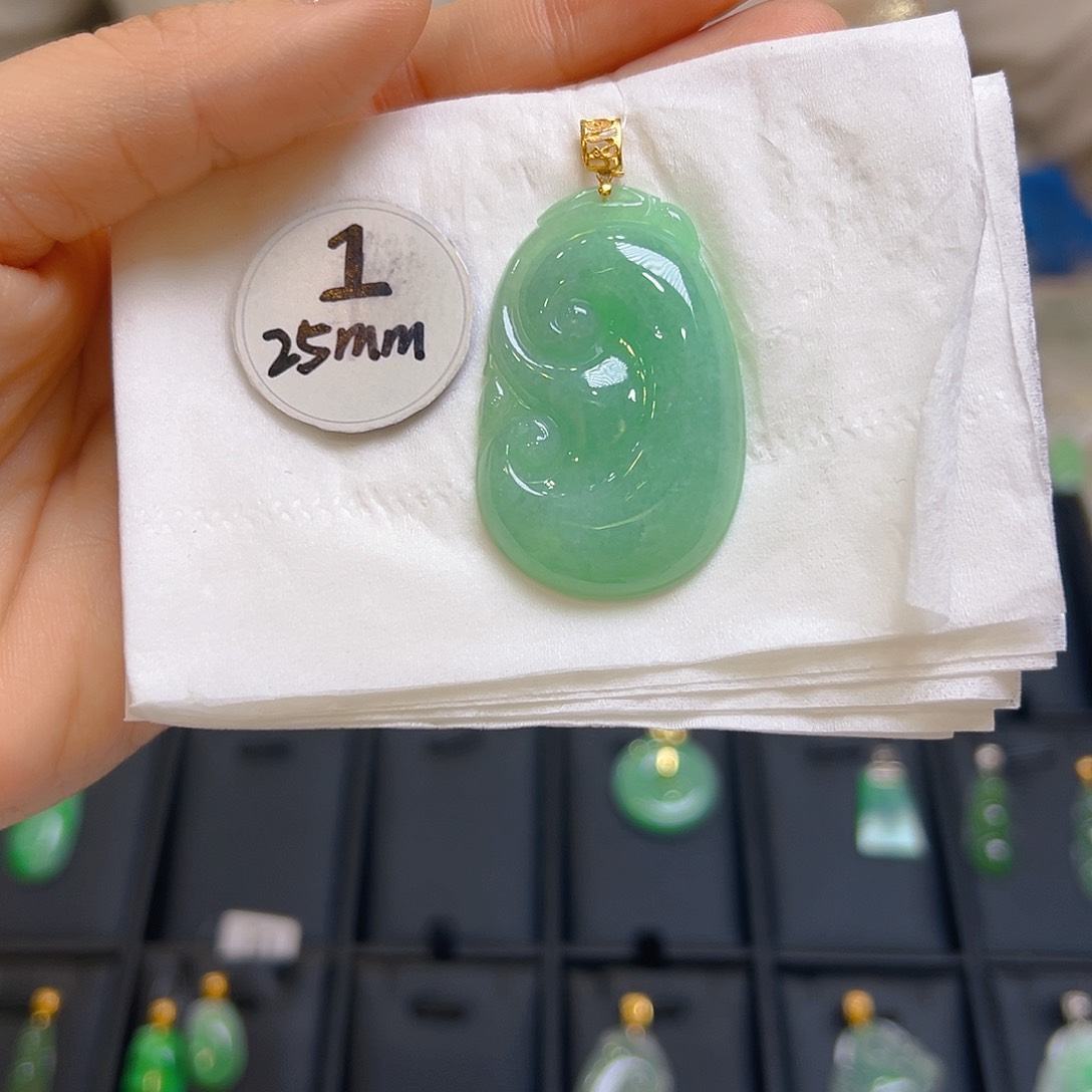 翡翠颈饰18K金镶嵌翡翠