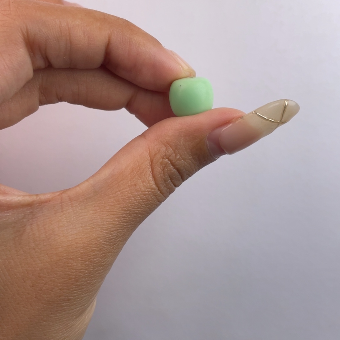 石英质玉（缅黄）手串未镶嵌u*