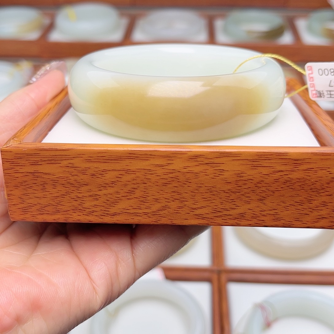 和田玉手镯未镶嵌57