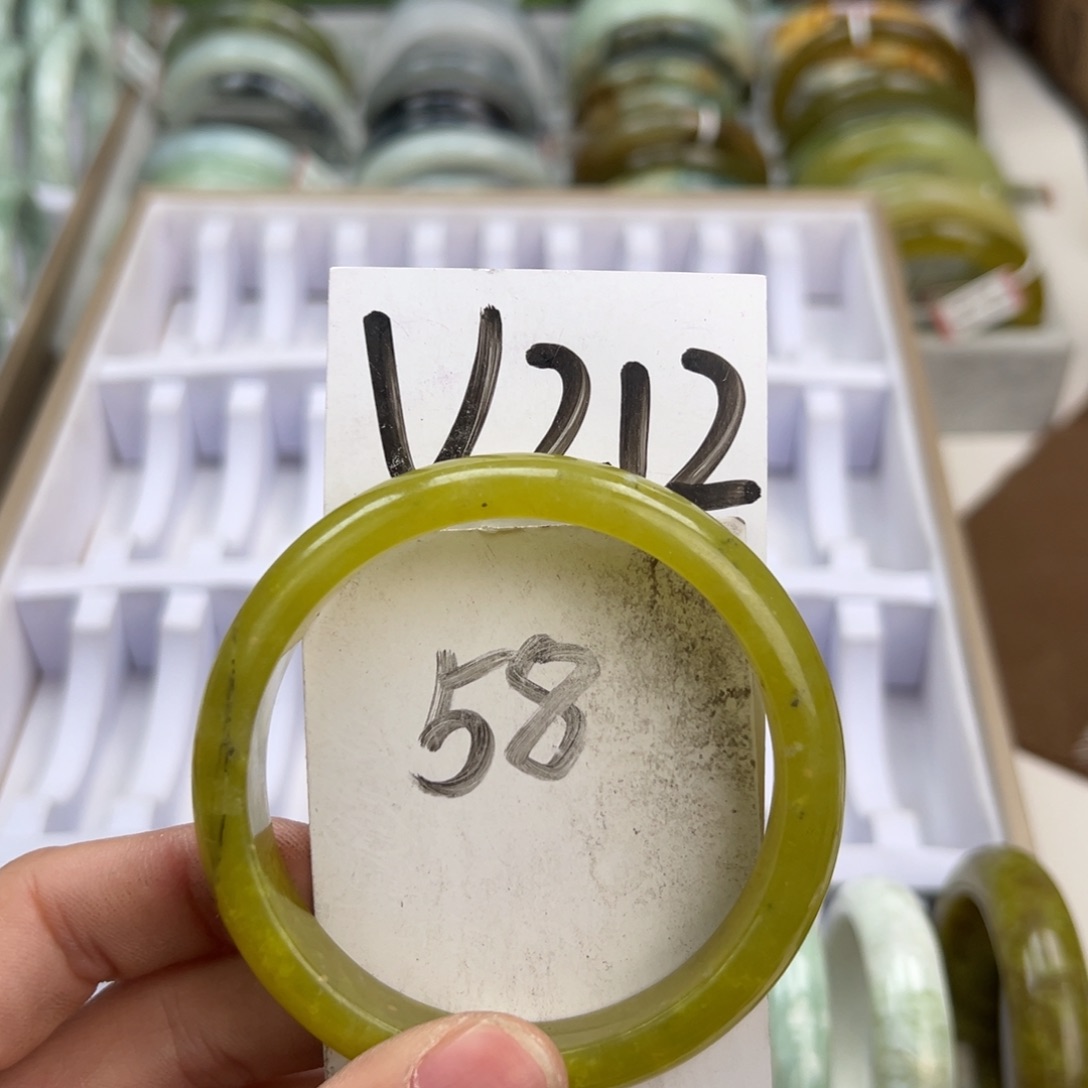 岫玉手镯未镶嵌天然岫玉微瑕