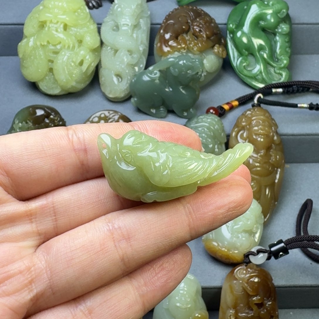 和田玉颈饰未镶嵌