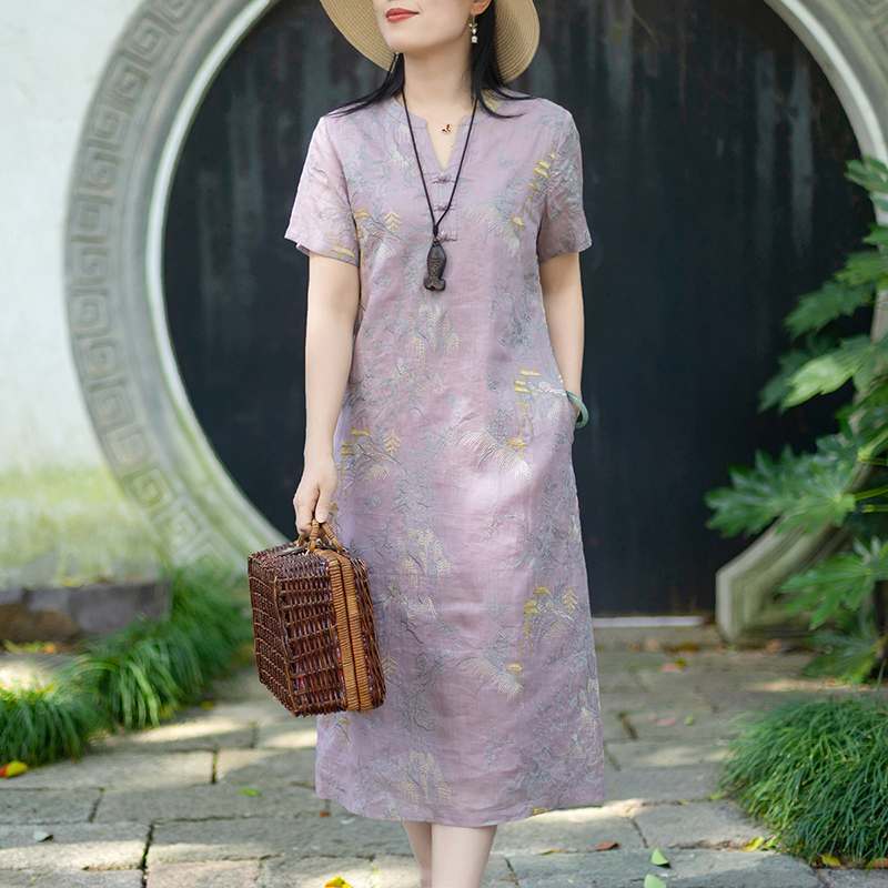 念江南轻盈呼吸感苎麻新中式刺绣肌理感连衣裙女V领盘扣短袖裙子