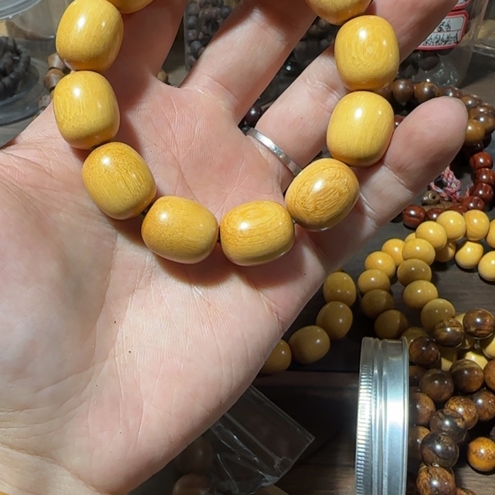 大果紫檀（缅甸花梨）栩*奶香枣珠