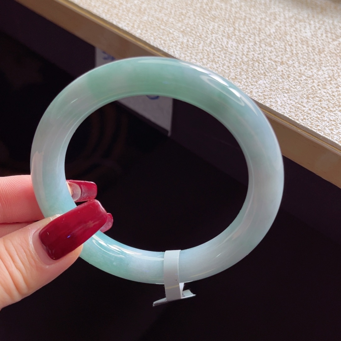 翡翠手镯未镶嵌手镯