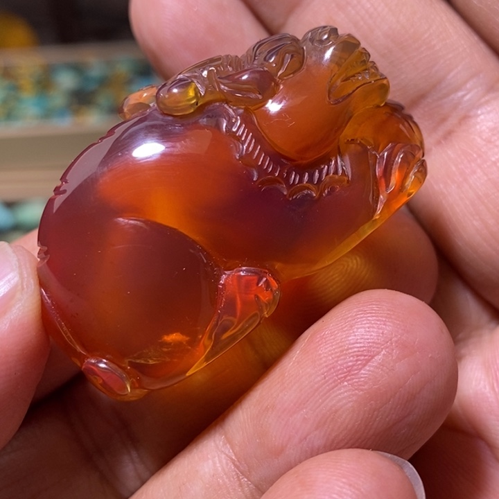 琥珀裸石未镶嵌配饰